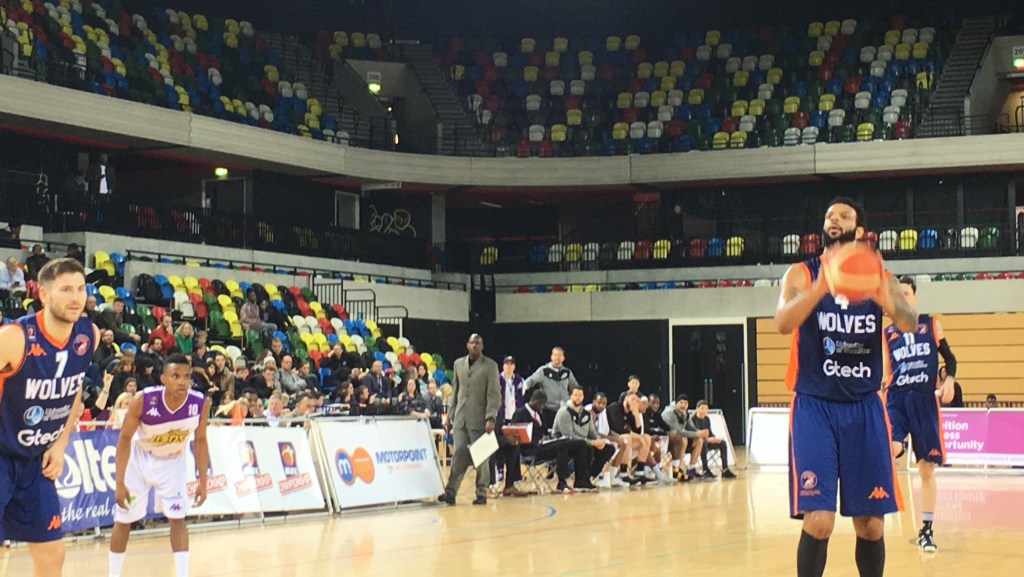 Worcester Wolves' Maurice Walker takes a free throw at London Lions' arena. Photo: Rob Scott